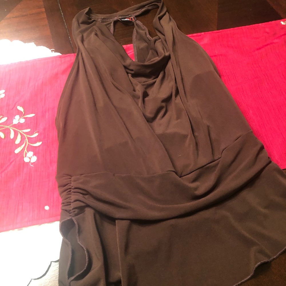 Studio Y size large brown back showing tank